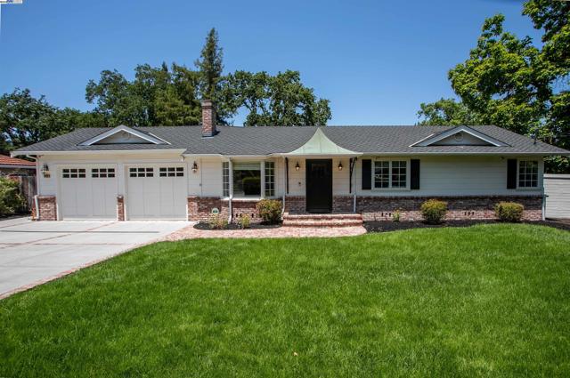 3252 Woodview Dr, Lafayette CA: https://media.crmls.org/mediaz/aac98ab3-0822-4360-bb96-6e539a449e38.jpg