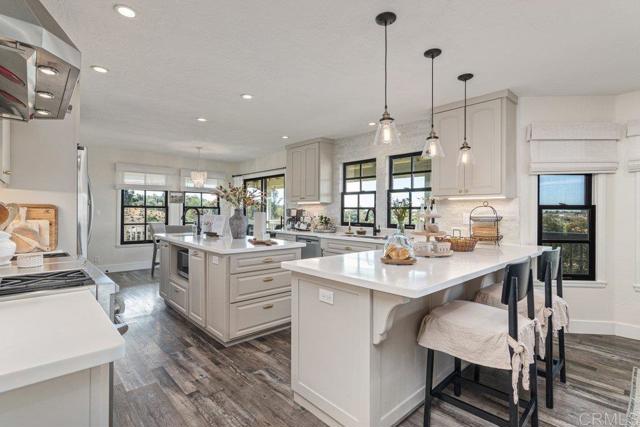 Detail Gallery Image 4 of 49 For 2187 Mil Sorpresas Dr, Fallbrook,  CA 92028 - 4 Beds | 4 Baths