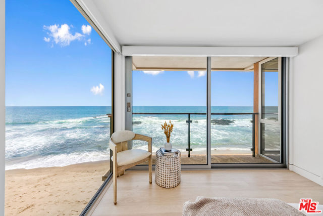 24928 Malibu Road, Malibu CA: https://media.crmls.org/mediaz/aac9ebfc-8ed7-49e6-a421-3791c9e181f7.jpg