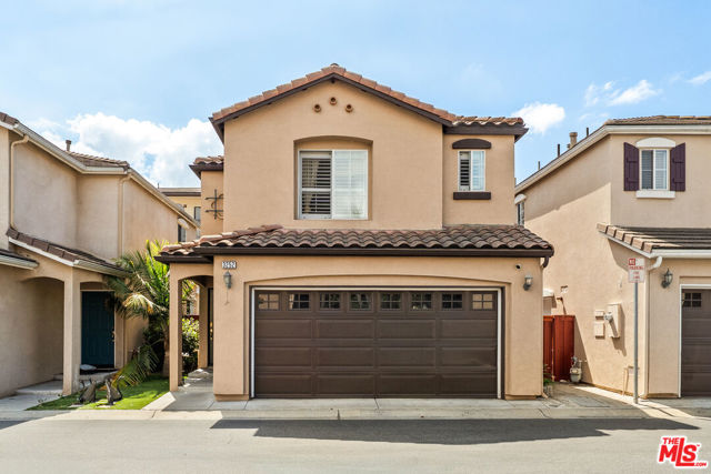 3252 Park Lane, Hawthorne CA: https://media.crmls.org/mediaz/aac9f47a-e0fa-4d44-9fb0-d4c074491b9d.jpg