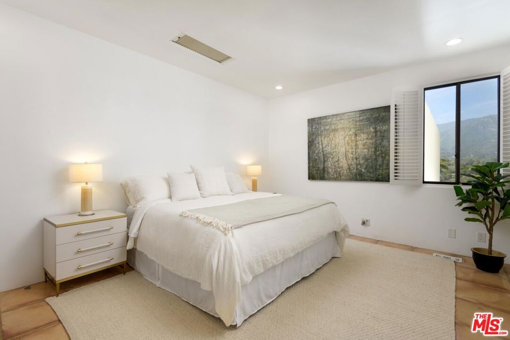 MLS #25560873 img 14