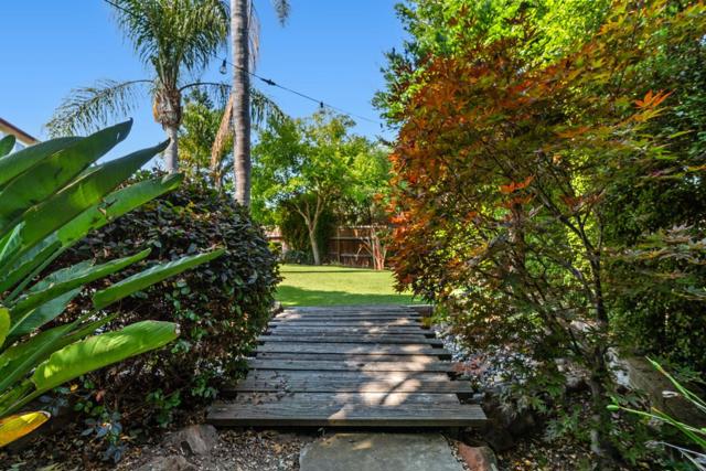 18 Sherman Court, Scotts Valley CA: https://media.crmls.org/mediaz/aaca3840-7d3a-4290-968d-096e42096bb7.jpg