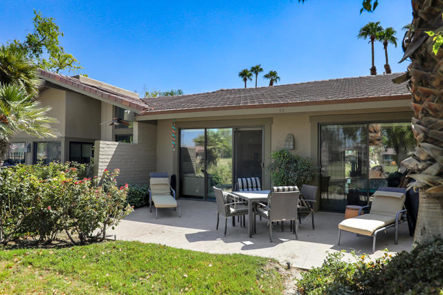186 Running Springs Drive, Palm Desert CA: https://media.crmls.org/mediaz/aaca61cc-e34b-4566-80fc-19b994ab4a81.jpg