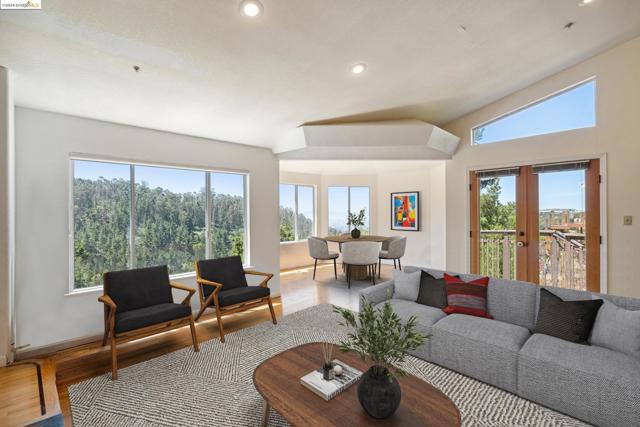 2335 Tunnel Rd, Oakland CA: https://media.crmls.org/mediaz/aacb38d2-9bb3-4730-975b-feae9fae607c.jpg