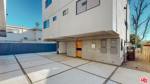 14423 Califa Street, 1/2 photo 35