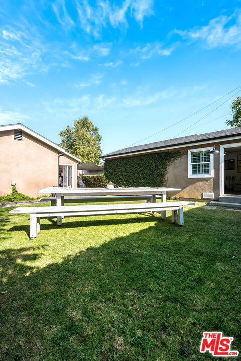 5711 Colbath Avenue, Valley Glen CA: https://media.crmls.org/mediaz/aacb44a4-732d-4383-9021-087943428ba2.jpg