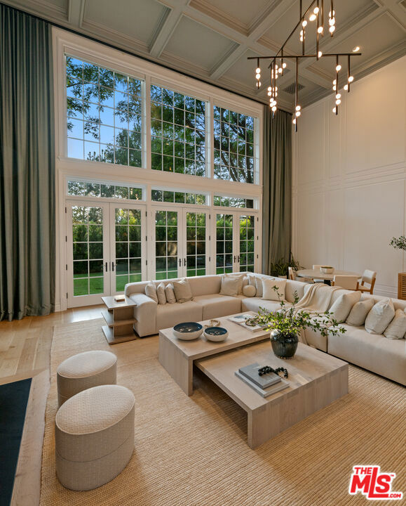 491 N Tigertail Road, Los Angeles CA: https://media.crmls.org/mediaz/aacba696-41b2-4449-9d21-ddb2fcd3612e.jpg