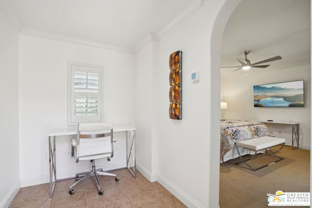 1070 Bella Vista, Palm Springs CA: https://media.crmls.org/mediaz/aacc3676-7359-49b2-8033-f96957543b65.jpg