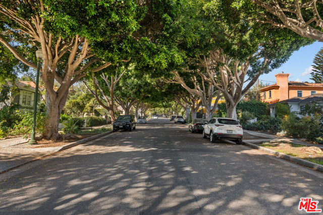 941 Yale Street, Santa Monica CA: https://media.crmls.org/mediaz/aacc422c-7906-4f02-8f7d-340cf1a316da.jpg