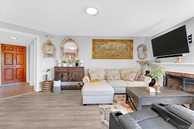 Detail Gallery Image 2 of 26 For 2916 Alanwood Ct, San Diego,  CA 91978 - 2 Beds | 2 Baths