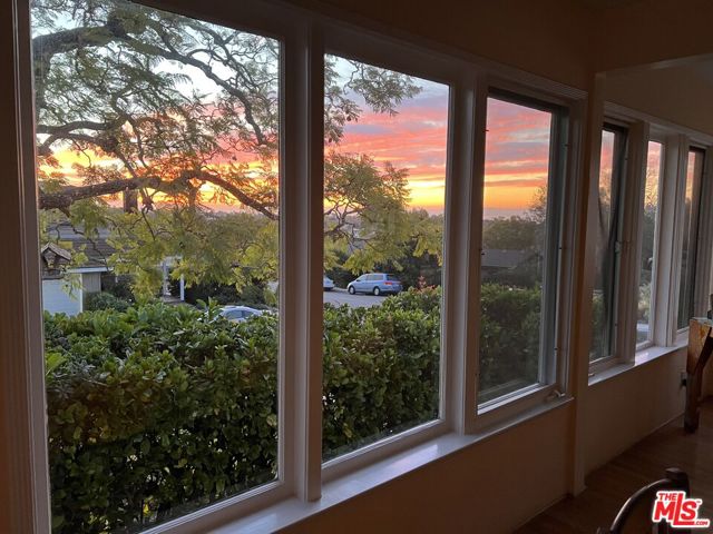 857 Castac Place, Pacific Palisades CA: https://media.crmls.org/mediaz/aacc915e-ab4e-4f7b-9938-28e86143ebef.jpg