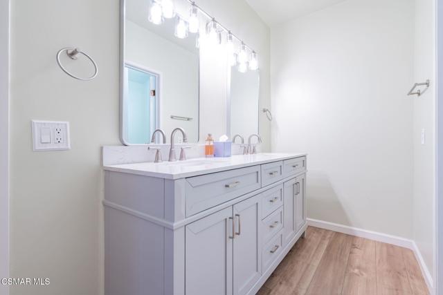 2085 Rayshire Street, Thousand Oaks CA: https://media.crmls.org/mediaz/aacd07d1-4b18-4af6-8049-9a31dfb1d377.jpg