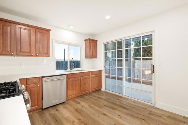 Detail Gallery Image 15 of 39 For 1347 Dorsey Way, Vista,  CA 92083 - 3 Beds | 2 Baths