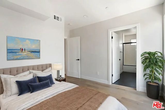 1726 Menlo Avenue, Los Angeles CA: https://media.crmls.org/mediaz/aacd7f4a-dd15-473f-a731-20af19161287.jpg