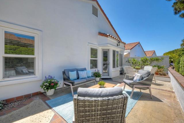 4956 Lamia Way, Oceanside CA: https://media.crmls.org/mediaz/aacdf87d-f44d-4a82-8e65-8013cb0bc8a2.jpg