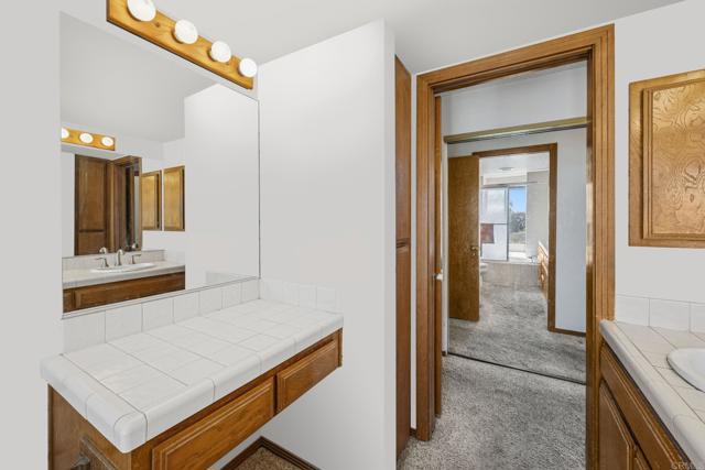 4006 Layang Layang Circle, Carlsbad CA: https://media.crmls.org/mediaz/aaced2c7-4ce8-4e66-bd4a-77915660386f.jpg