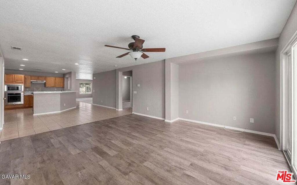https://media.crmls.org/mediaz/aad00eae-c1d1-40aa-ba32-a63142227ddf.jpg?preset=X-Large