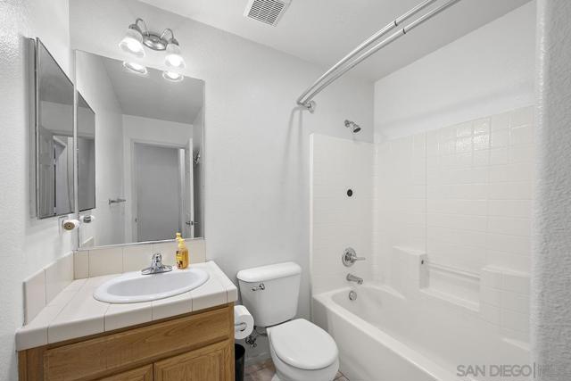 1338 Caminito Fabrizio, Chula Vista CA: https://media.crmls.org/mediaz/aad0429b-54ce-443a-9e4a-cf3c71504659.jpg