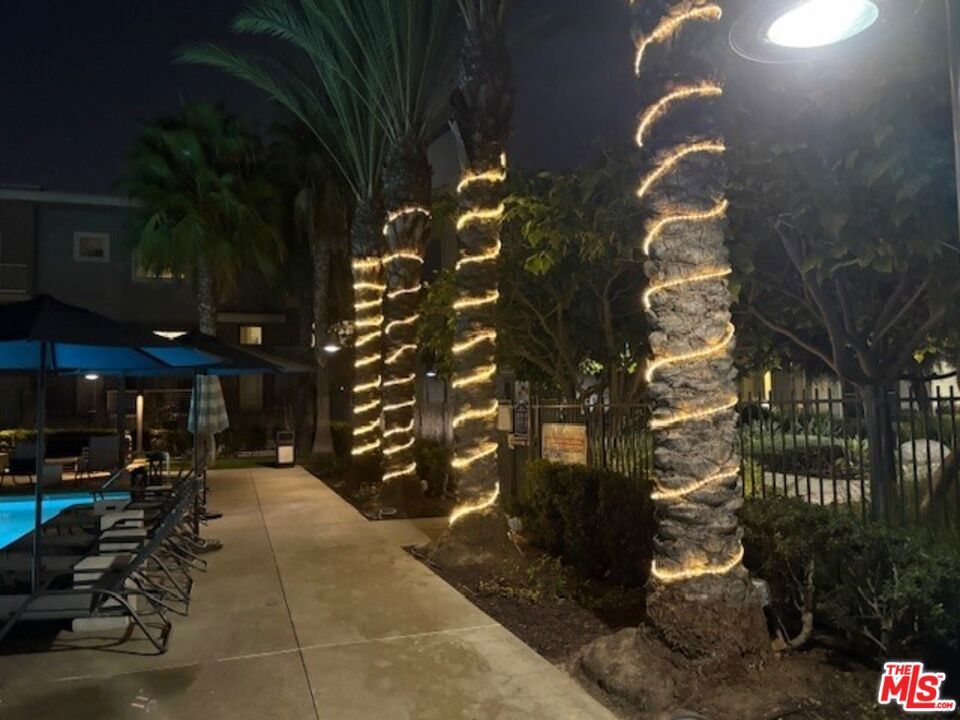 https://media.crmls.org/mediaz/aad0b4fc-e380-4374-b784-c41c33112ee8.jpg?preset=X-Large