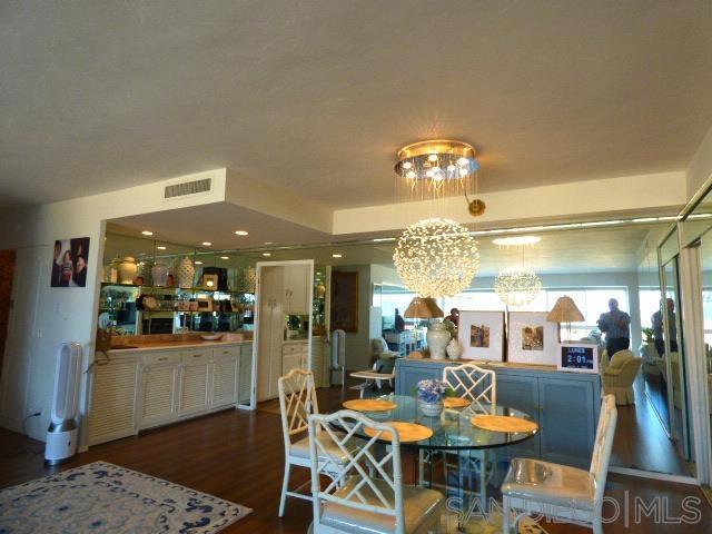 939 Coast Blvd, La Jolla CA: https://media.crmls.org/mediaz/aad26b9c-46a4-476b-9489-5bf752f3685d.jpg