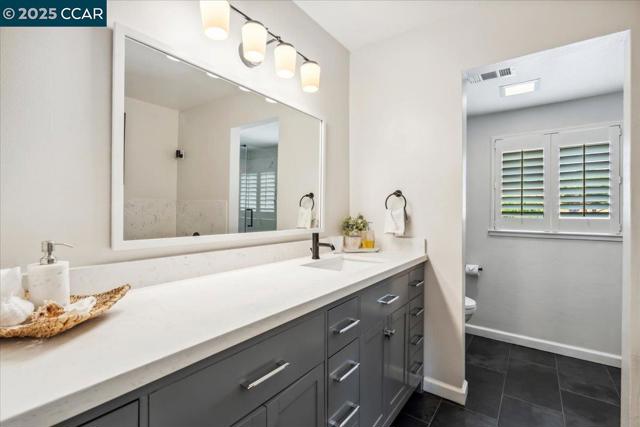 739 Devils Drop Ct, Richmond CA: https://media.crmls.org/mediaz/aad2865b-cd07-4df4-82a3-22b4c5643bf7.jpg
