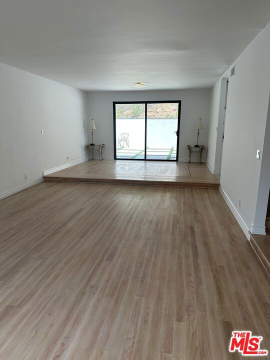 9781 Blantyre Drive, Beverly Hills CA: https://media.crmls.org/mediaz/aad2f249-309e-4188-bae3-fe4596950ad2.jpg