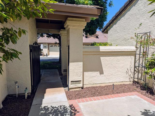3331 Lake Albano Circle, San Jose CA: https://media.crmls.org/mediaz/aad30a21-1502-4717-83ac-cca3e2bec49c.jpg