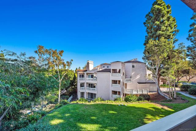 7087 Camino Revueltos #302, San Diego CA: https://media.crmls.org/mediaz/aad35dc3-017b-44d7-bfae-c2db1d5cd6d0.jpg