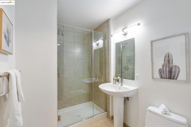 333 MAIN, San Francisco CA: https://media.crmls.org/mediaz/aad38743-4c76-4583-9650-cad1abba0a0d.jpg