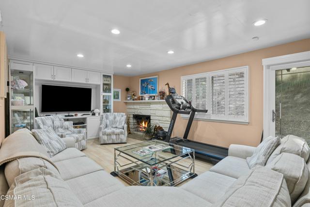 Image 4 of 13 For 17166 Midwood Drive