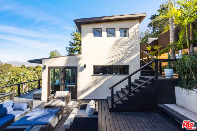 7483 Palo Vista Drive, Los Angeles CA: https://media.crmls.org/mediaz/aad49910-1559-4938-b174-925f02dc50f4.jpg
