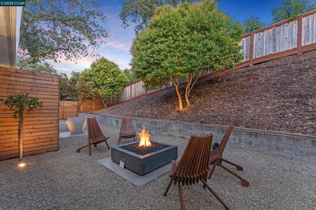 127 Caminar Way, Walnut Creek CA: https://media.crmls.org/mediaz/aad4f878-432c-4aae-b487-49e62e47b70e.jpg