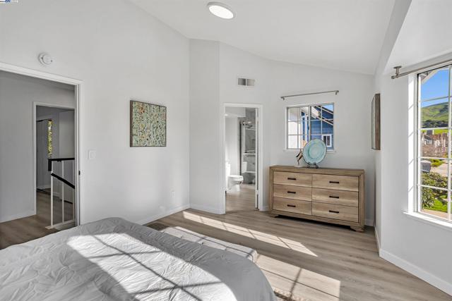 427 Summerwood Dr, Fremont CA: https://media.crmls.org/mediaz/aad5310a-3f9b-4bcd-9f5a-394d8ea7e9fa.jpg