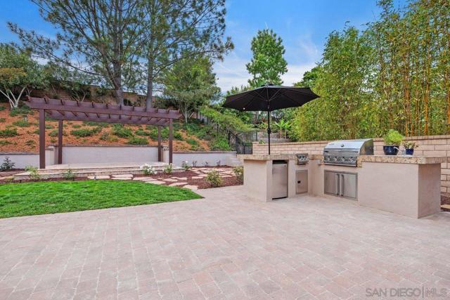 4772 Sunset Heights Ct, San Diego CA: https://media.crmls.org/mediaz/aad665d9-5cd7-4db1-be6f-3a39ab239e5f.jpg