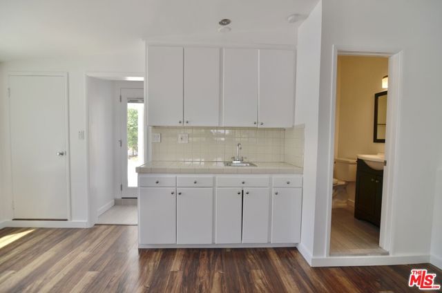 9342 Debra Avenue, North Hills CA: https://media.crmls.org/mediaz/aad6aa10-0b50-40a7-9f89-d00fa6402b4d.jpg