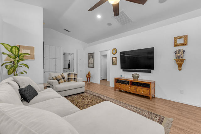 Image 38 of 64 For 52680 Avenida Martinez