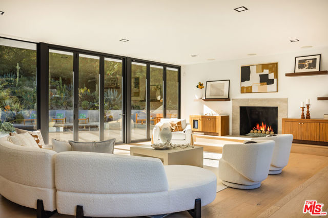 9991 Liebe Drive, Beverly Hills CA: https://media.crmls.org/mediaz/aad76d3f-acb5-4683-9b96-a8762fb42d30.jpg