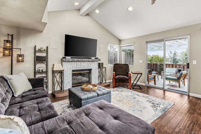 Detail Gallery Image 4 of 37 For 1887 Guilder Gln, Escondido,  CA 92029 - 3 Beds | 2 Baths