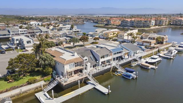 4450 Gateshead Bay, Oxnard CA: https://media.crmls.org/mediaz/aad8479f-9723-44ab-bf39-3e42a4c8528a.jpg