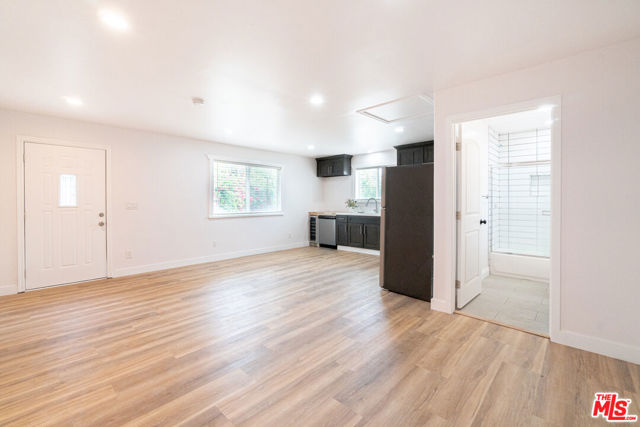 4005 Sequoia Street, Los Angeles CA: https://media.crmls.org/mediaz/aad84b43-7d5b-4347-b82f-23289bdf8e1e.jpg