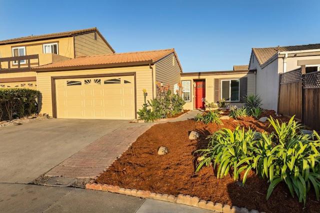 1634 Cuevas Circle, Salinas CA: https://media.crmls.org/mediaz/aad85db7-0369-473b-b4a4-e5f40d880ae6.jpg