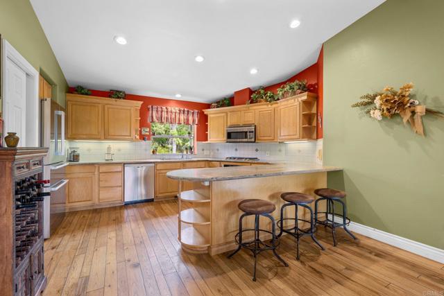 31619 21 Via Puerta Del Sol, Bonsall CA: https://media.crmls.org/mediaz/aad96859-be6b-4084-b79c-cc42c1a5200c.jpg
