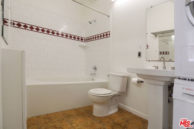 215 W 7th Street, Los Angeles CA: https://media.crmls.org/mediaz/aad986f1-46bd-40df-b234-53e4734057a0.jpg