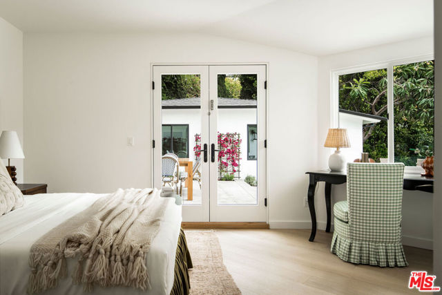 8819 Evanview Drive, Los Angeles CA: https://media.crmls.org/mediaz/aad99ec0-3bcb-4697-8154-a178d1a6f5fe.jpg