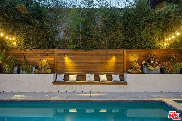 4255 Saint Clair Avenue, Studio City CA: https://media.crmls.org/mediaz/aad9a36b-1532-4513-9595-2312b2ceac91.jpg