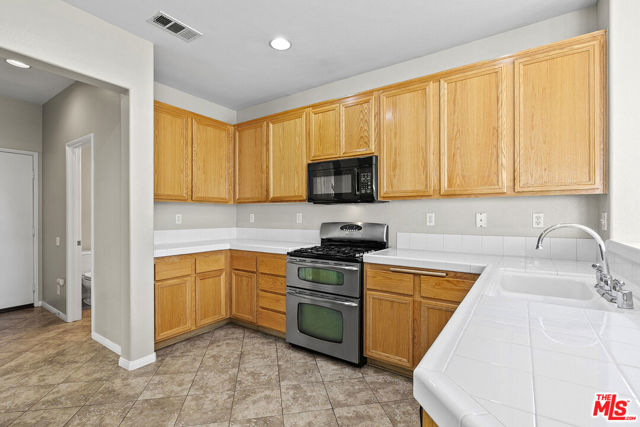 30319 Cedar Oak Lane, Castaic CA: https://media.crmls.org/mediaz/aad9daf0-41b5-4220-9c69-6d53978e6d68.jpg