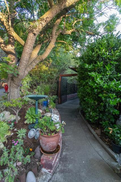 3216 Fair Oaks Ln, Spring Valley CA: https://media.crmls.org/mediaz/aada8576-39d2-47f8-9b57-469137d0f782.jpg