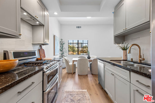 3516 Via Dolce, Marina del Rey CA: https://media.crmls.org/mediaz/aada9ea9-7c25-41f0-91a6-3fb9bdf819ad.jpg