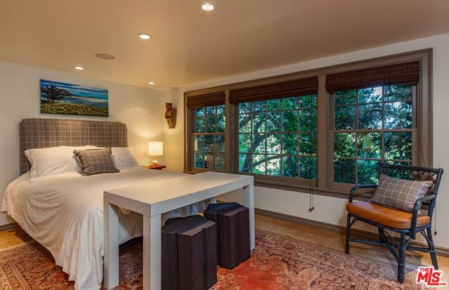 685 Elkins Road, Los Angeles CA: https://media.crmls.org/mediaz/aadaa512-afb2-494f-aa7e-f69eb66c9ddb.jpg