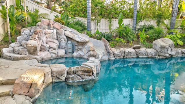 29487 Georgetown Ln, Temecula CA: https://media.crmls.org/mediaz/aadabb14-0e10-4d39-bacc-d2c9585d081f.jpg
